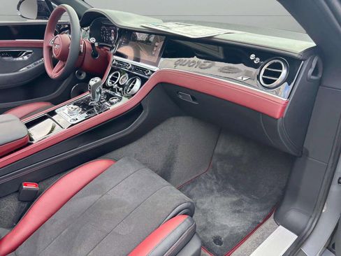 Used 2024 Bentley Continental GT image 27