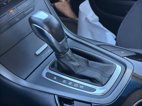 Used 2017 Ford Edge SE image 17