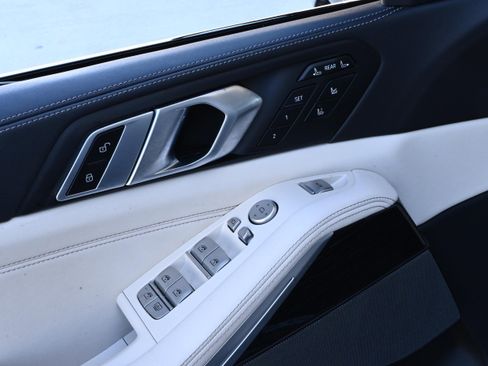 Certified 2025 BMW X7 xDrive40i w/ Executive Package image 29