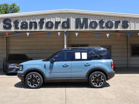 Used 2022 Ford Bronco Sport Outer Banks w/ Tech Package AWD/4WD image 3
