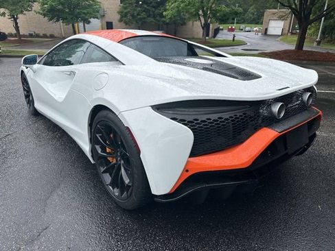 Used 2023 McLaren Artura RWD image 7