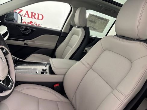 New 2025 Lincoln Aviator Premiere image 13