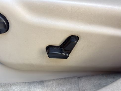 Used 2014 Jeep Grand Cherokee Overland AWD/4WD image 12