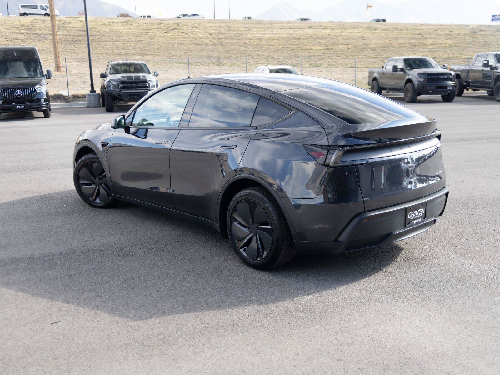 Used 2026 Tesla Model Y AWD image 5