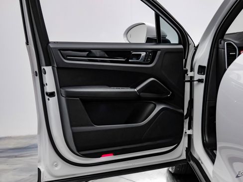 Used 2023 Porsche Cayenne image 74