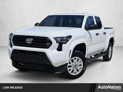 Used 2025 Toyota Tacoma SR image 1