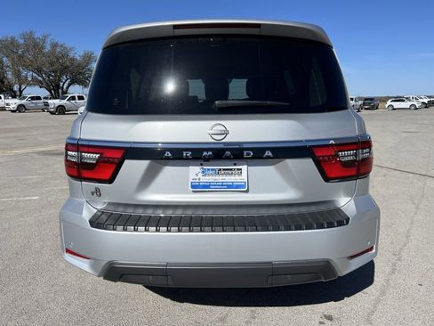 Used 2024 Nissan Armada SV image 4
