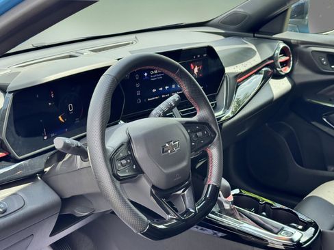 Used 2025 Chevrolet Trax RS FWD image 18
