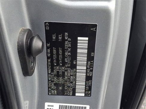Used 2024 Toyota Sienna XLE image 26