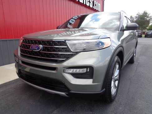 Used 2020 Ford Explorer XLT w/ Equipment Group 202A AWD/4WD image 13
