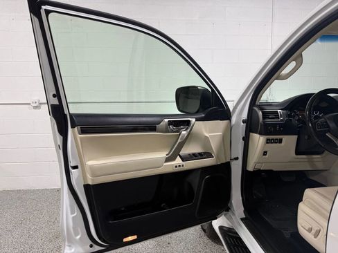 Used 2020 Lexus GX 460 Premium w/ Premium Package image 10