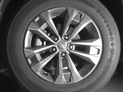 Used 2025 Chevrolet Equinox LT FWD image 12