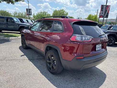 Used 2021 Jeep Cherokee Latitude Plus FWD image 12