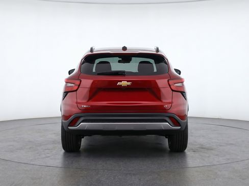 Used 2025 Chevrolet Trax LT w/ LT Convenience Package FWD image 7