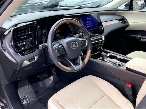 Used 2024 Lexus RX 350 Premium w/ Accessory Package AWD/4WD image 18