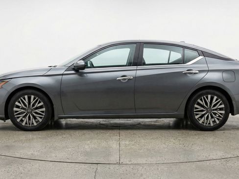 Used 2025 Nissan Altima 2.5 SV image 5