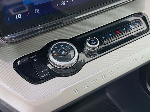 Used 2025 Ford Expedition Active AWD/4WD image 19