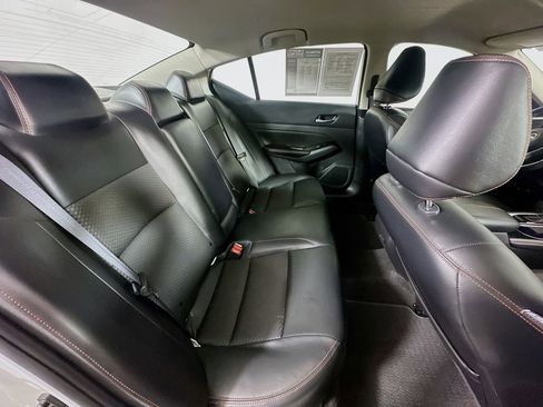 Used 2024 Nissan Altima 2.5 SR FWD image 10