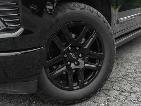 Used 2024 Chevrolet Silverado 1500 High Country w/ Midnight Edition AWD/4WD image 2
