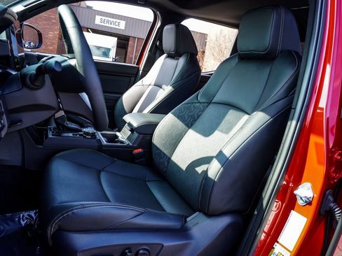 Used 2025 Toyota Tacoma Limited image 6