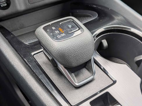 Used 2025 Nissan Rogue SV image 29