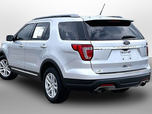 Used 2018 Ford Explorer XLT w/ Equipment Group 201A AWD/4WD image 10