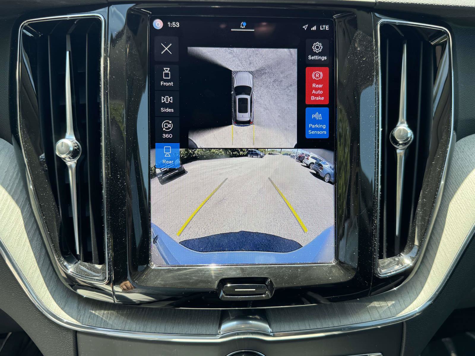 Certified 2025 Volvo XC60 B5 Plus AWD/4WD image 29