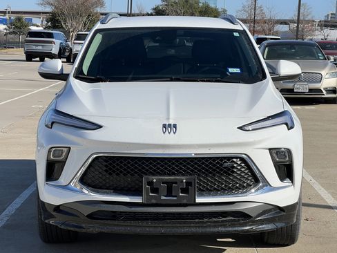 Used 2025 Buick Encore GX Sport Touring image 2