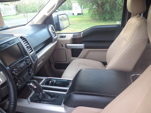 Used 2015 Ford F150 Lariat image 10
