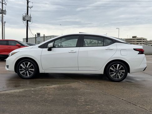 Used 2025 Nissan Versa SV FWD image 6