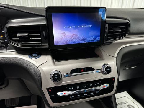 Used 2023 Ford Explorer XLT image 13