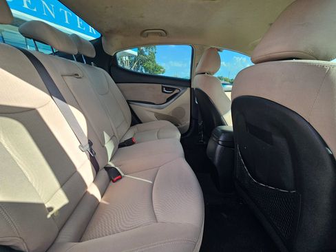 Used 2016 Hyundai Elantra SE w/ Option Group 02 FWD image 11