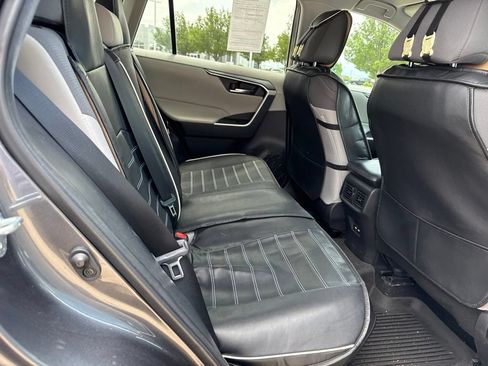Used 2021 Toyota RAV4 XLE AWD/4WD image 17