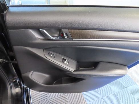 Used 2018 Honda Accord Touring image 35