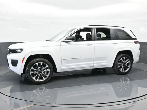 Used 2024 Jeep Grand Cherokee Overland w/ Luxury Tech Group IV image 2
