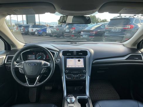 Used 2017 Ford Fusion SE w/ Equipment Group 201A FWD image 27