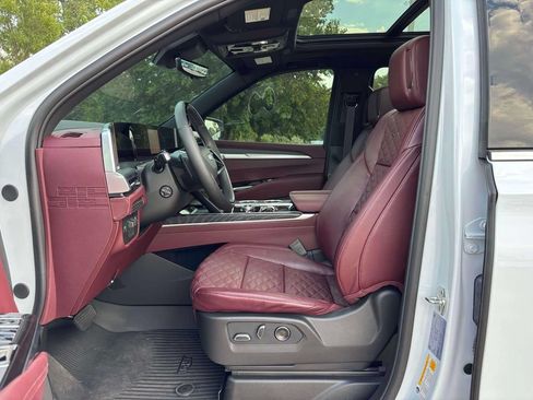 Used 2026 Cadillac Escalade ESV Luxury w/ Touring Package AWD/4WD image 3