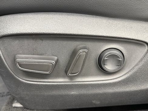 Used 2024 Toyota Highlander LE image 18