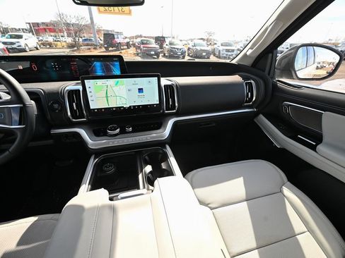 New 2026 Ford Expedition Platinum w/ Driver's Package image 30