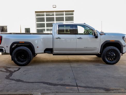 Used 2025 GMC Sierra 3500 Denali w/ Denali Reserve Package image 11