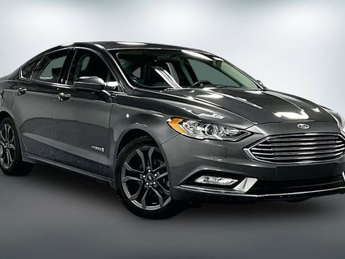 Used 2018 Ford Fusion SE w/ Equipment Group 601A image 1