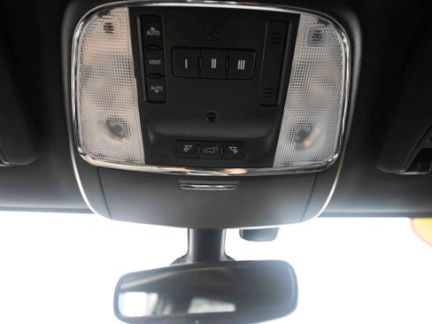 Used 2018 Jeep Grand Cherokee Limited AWD/4WD image 17