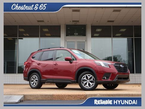 Used 2023 Subaru Forester Premium AWD/4WD image 1