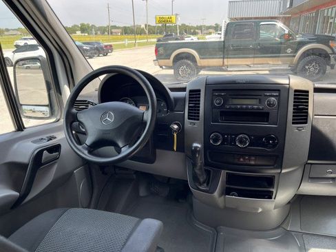 Used 2011 Mercedes-Benz Sprinter 2500 image 7