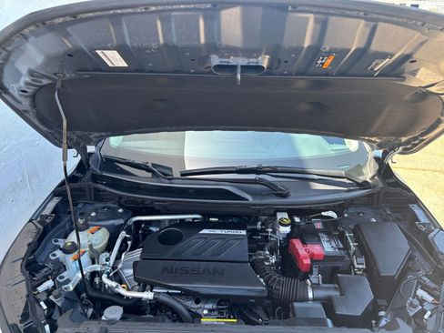 Used 2025 Nissan Rogue SV FWD image 34
