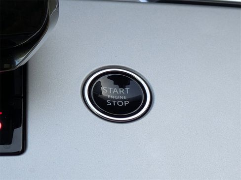 Used 2025 Land Rover Range Rover Long Wheelbase Autobiography image 33