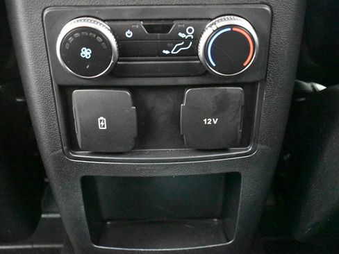 Used 2020 Ford Explorer XLT w/ Equipment Group 202A image 20