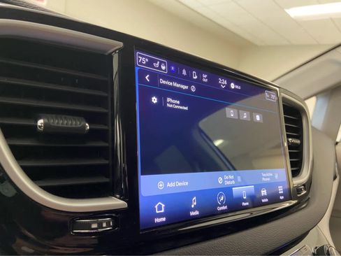 Used 2024 Chrysler Pacifica Touring-L FWD image 30