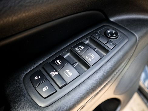 Used 2020 Jeep Grand Cherokee Limited w/ Trailer Tow Group IV image 15