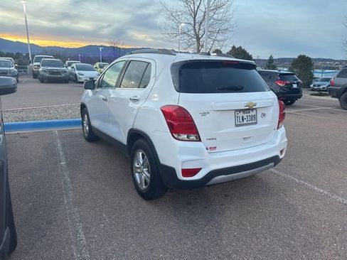Used 2020 Chevrolet Trax LT w/ LT Convenience Package image 9